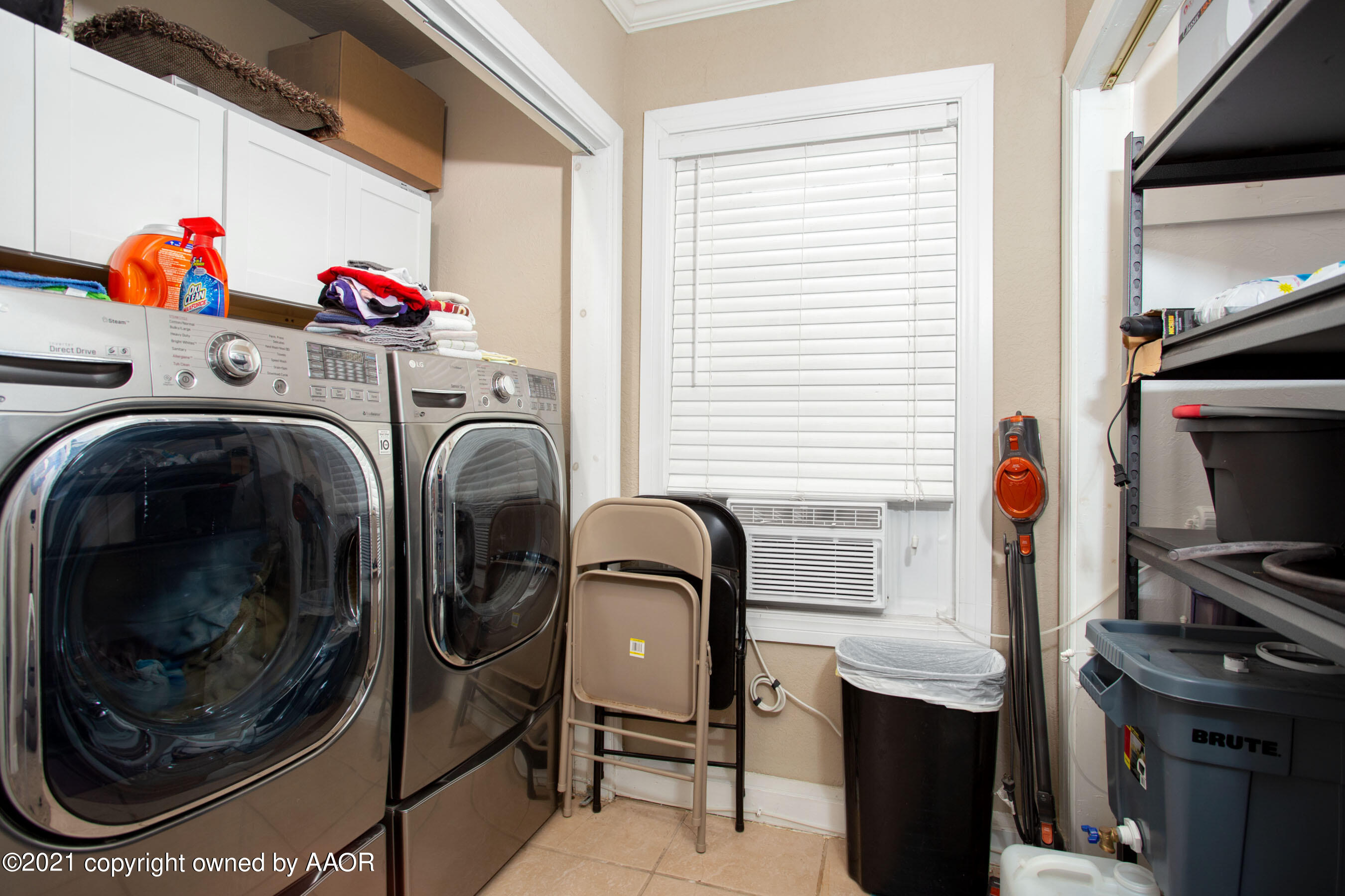 4209 South Jackson Street Amarillo, TX 79110 - Photo 15 of 18 a utility room with dryer and washer