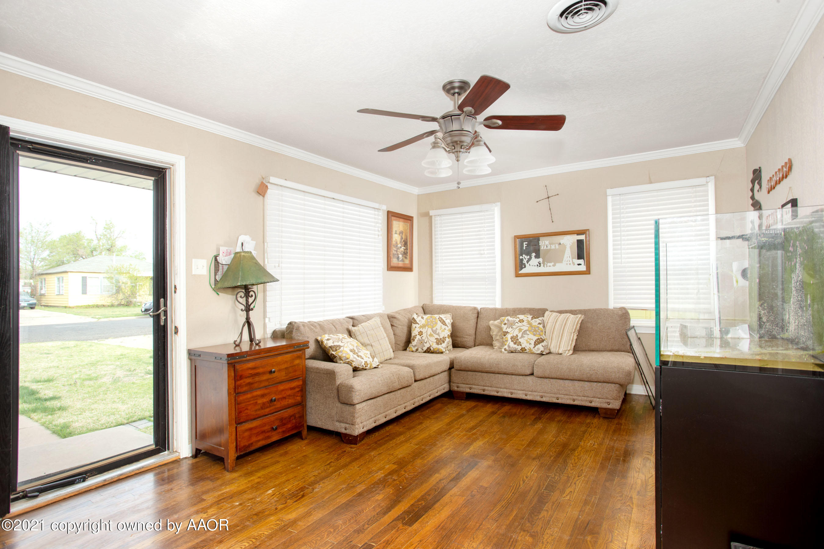 4209 South Jackson Street Amarillo, TX 79110 - Photo 3 of 18 a living room with furniture and a large window