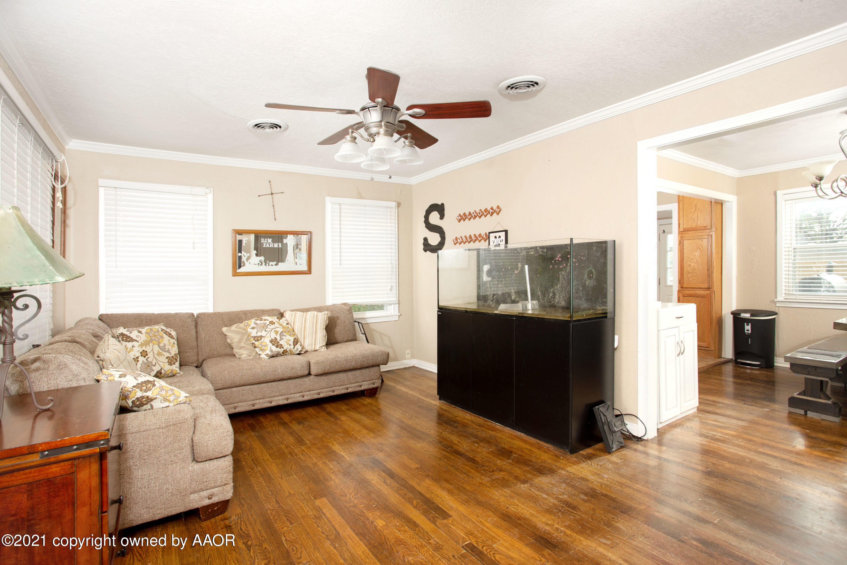 4209 South Jackson Street Amarillo, TX 79110 - Photo 5 of 18 a living room with furniture and a window