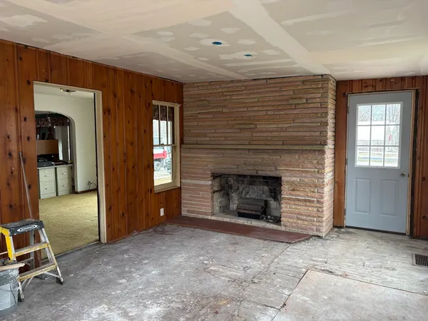 $425,000 | 1031 Highway 173, Antioch, IL 60002