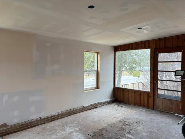 $425,000 | 1031 Highway 173, Antioch, IL 60002