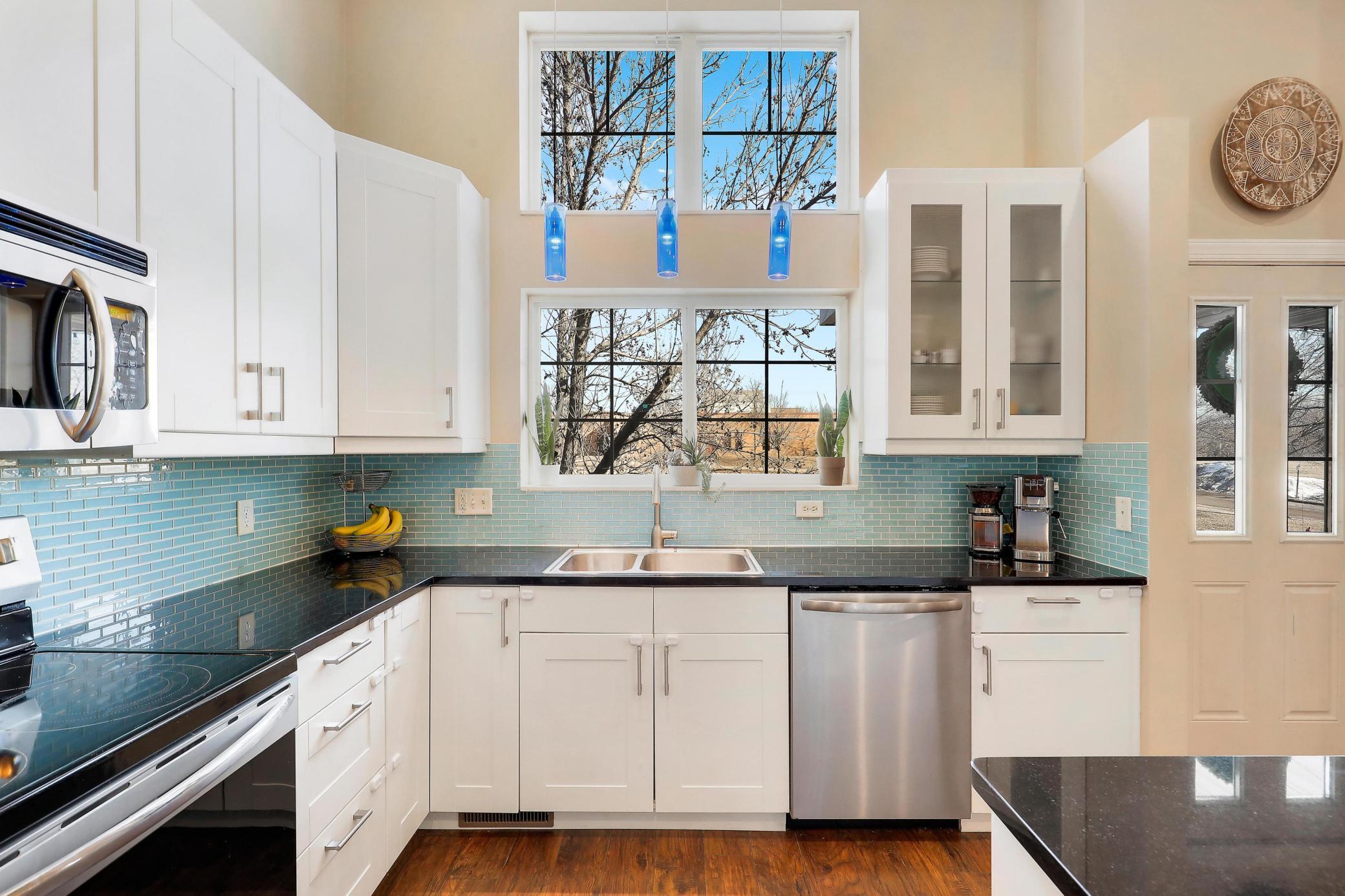 2832 Clover Ridge Drive Chaska, MN 55318 - Photo 3 of 26