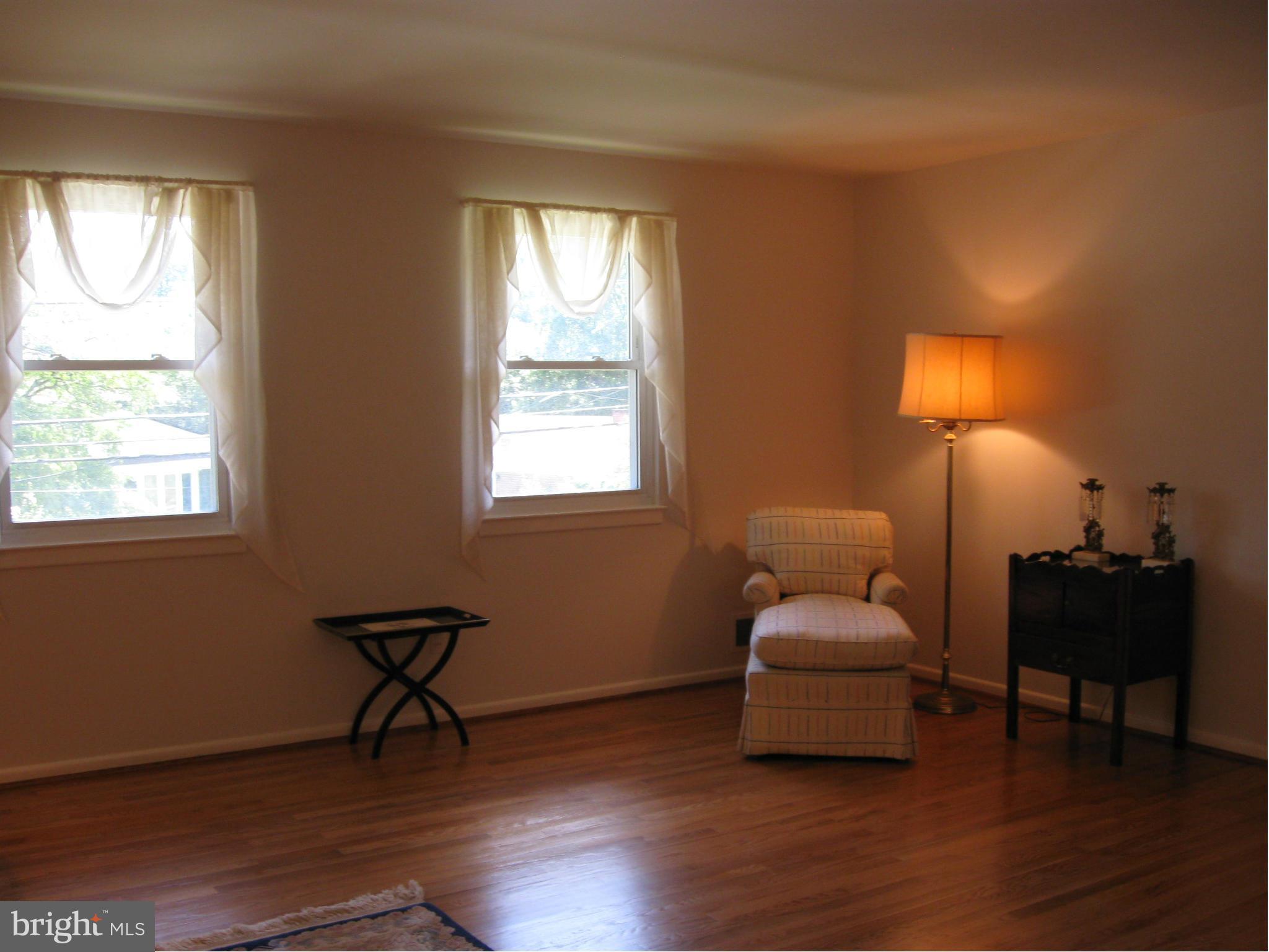 9502 Vance Place Silver Spring, MD 20901 - Photo 14 of 30 Living Room