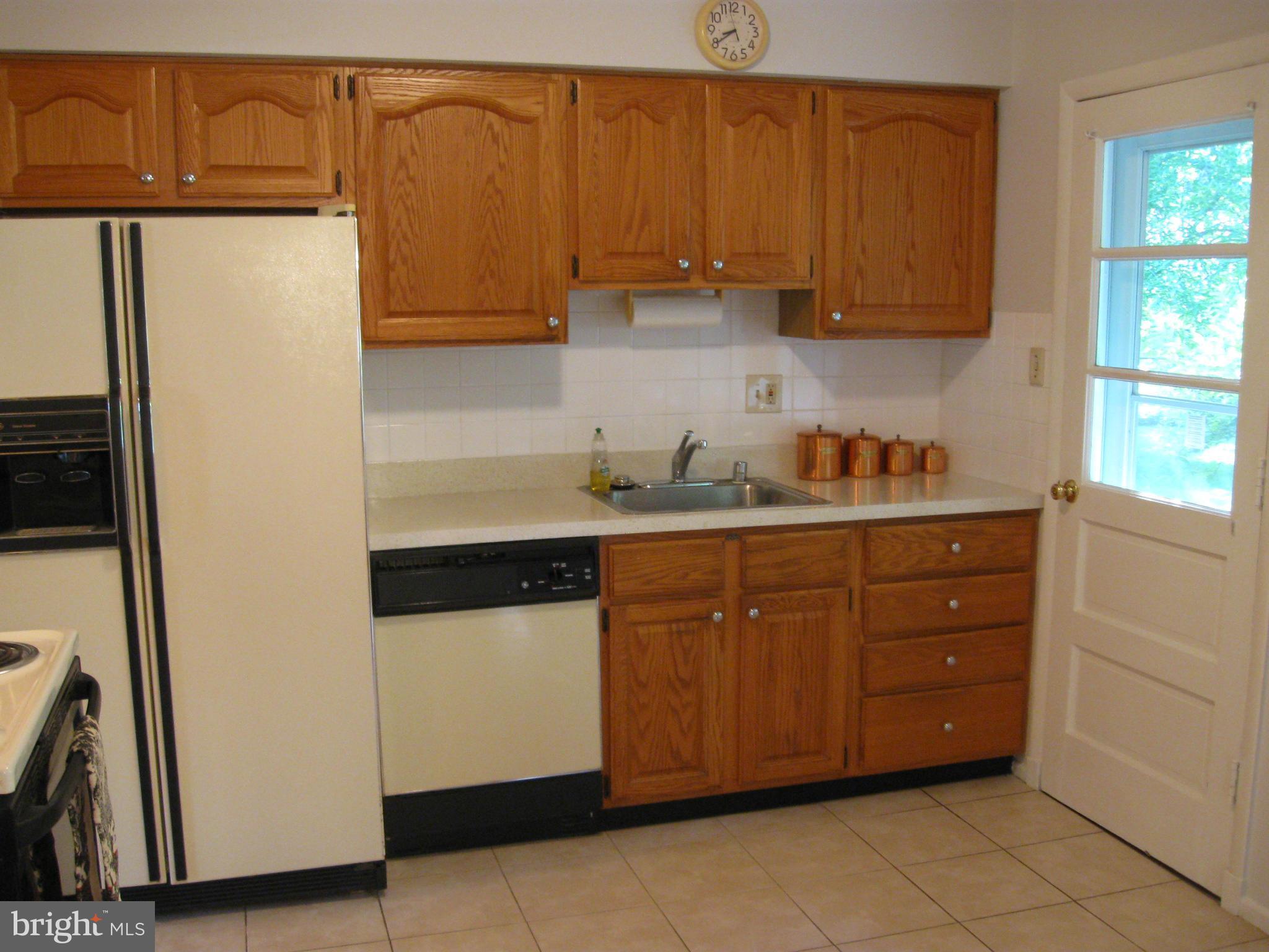 9502 Vance Place Silver Spring, MD 20901 - Photo 19 of 30 Kitchen