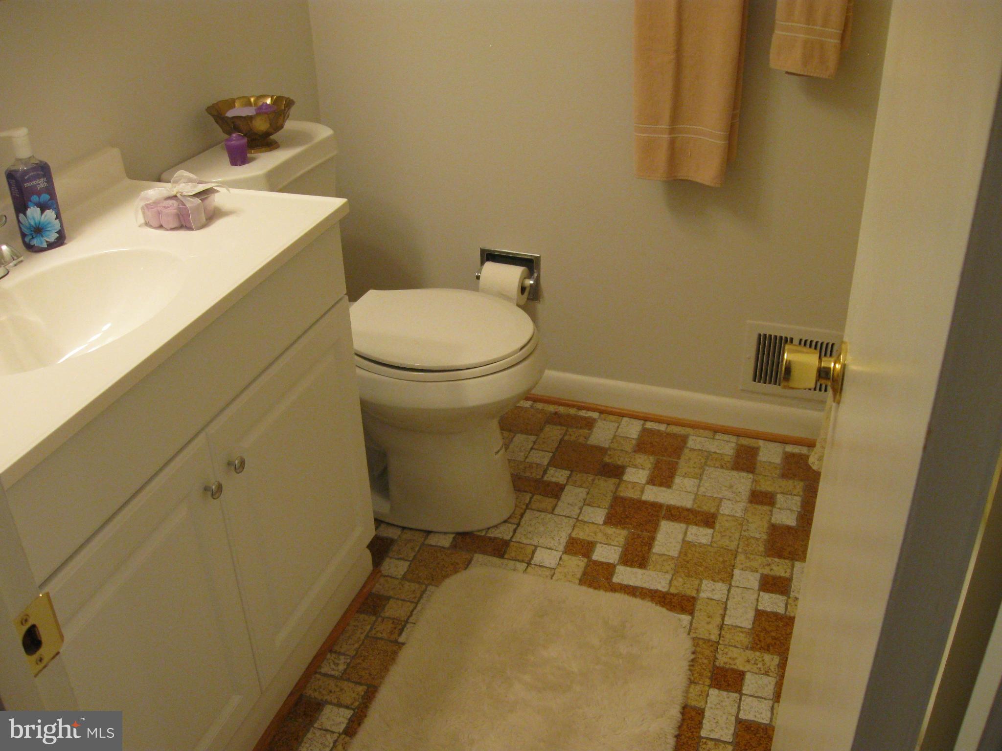 9502 Vance Place Silver Spring, MD 20901 - Photo 22 of 30 Bath