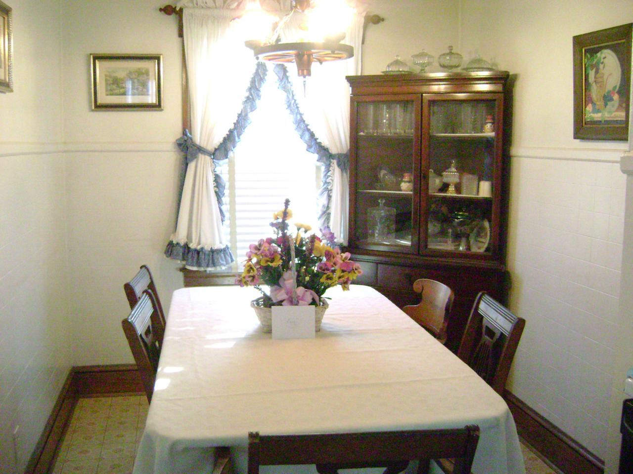 2803 Highland Road Roanoke, VA 24014 - Photo 5 of 10 a view of a dining room with furniture and wooden floor
