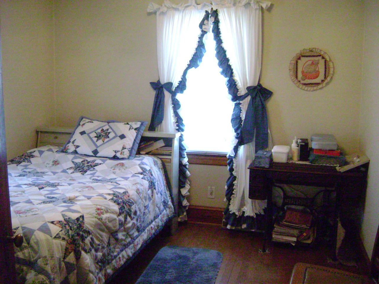 2803 Highland Road Roanoke, VA 24014 - Photo 6 of 10 a bedroom with bed and a window