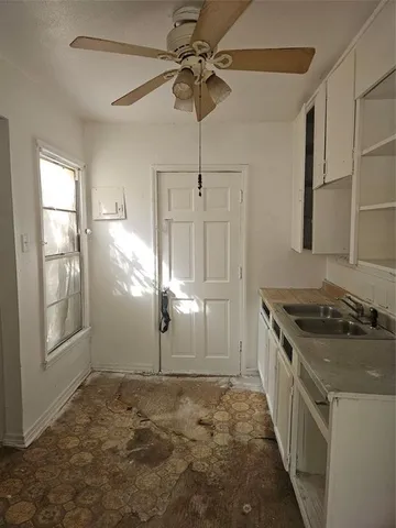 a kitchen that has a stove and a refrigerator