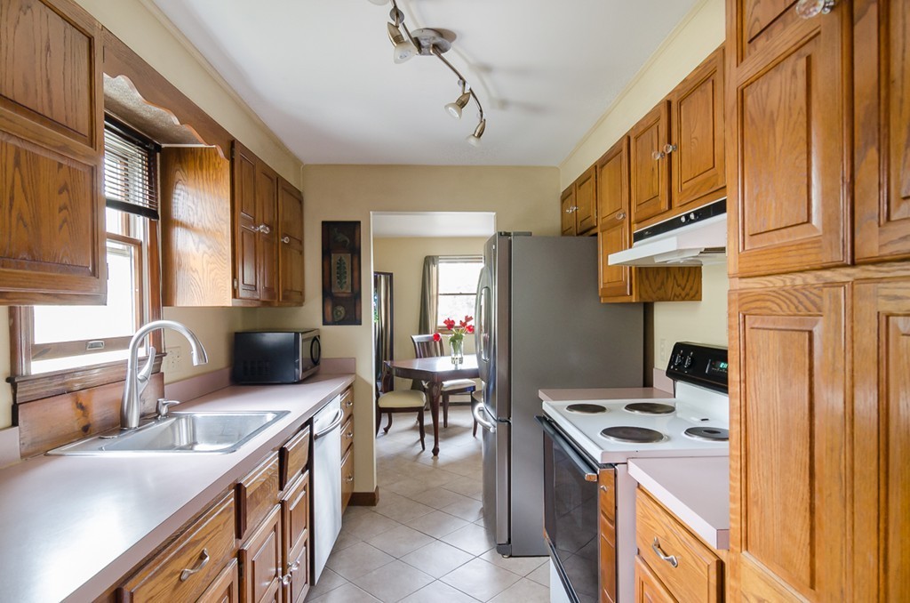70 Summit Road Holbrook, MA 02343 - Photo 3 of 28