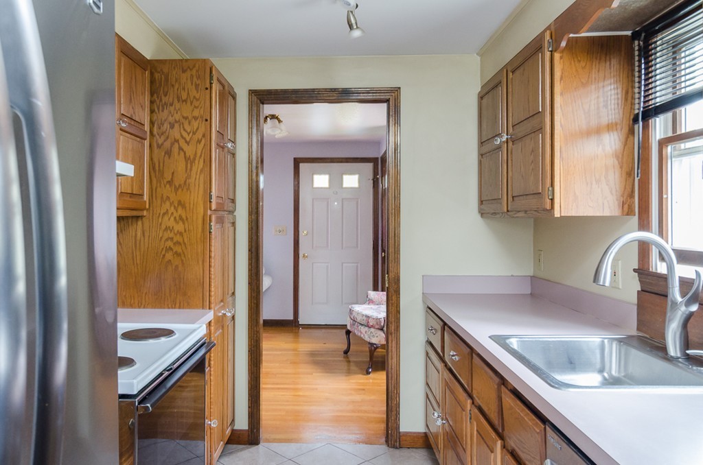 70 Summit Road Holbrook, MA 02343 - Photo 4 of 28