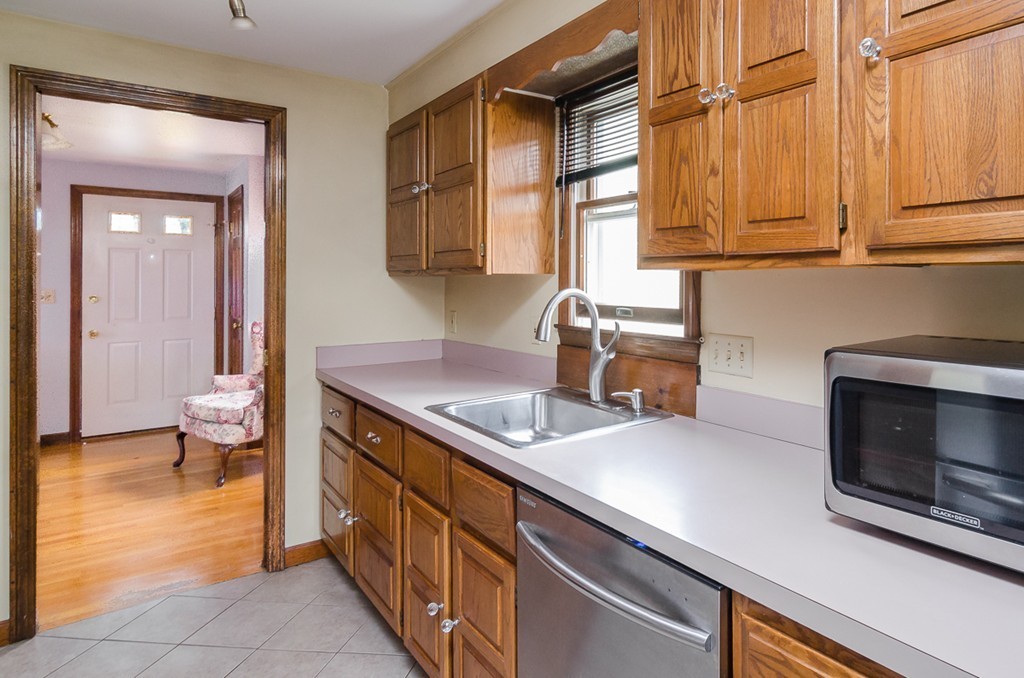 70 Summit Road Holbrook, MA 02343 - Photo 5 of 28