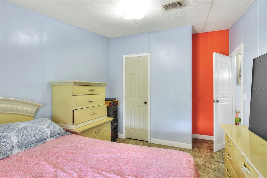 730 McClellan Road Frostproof, FL 33843 - Photo 33 of 50 a bedroom with a bed and a dresser