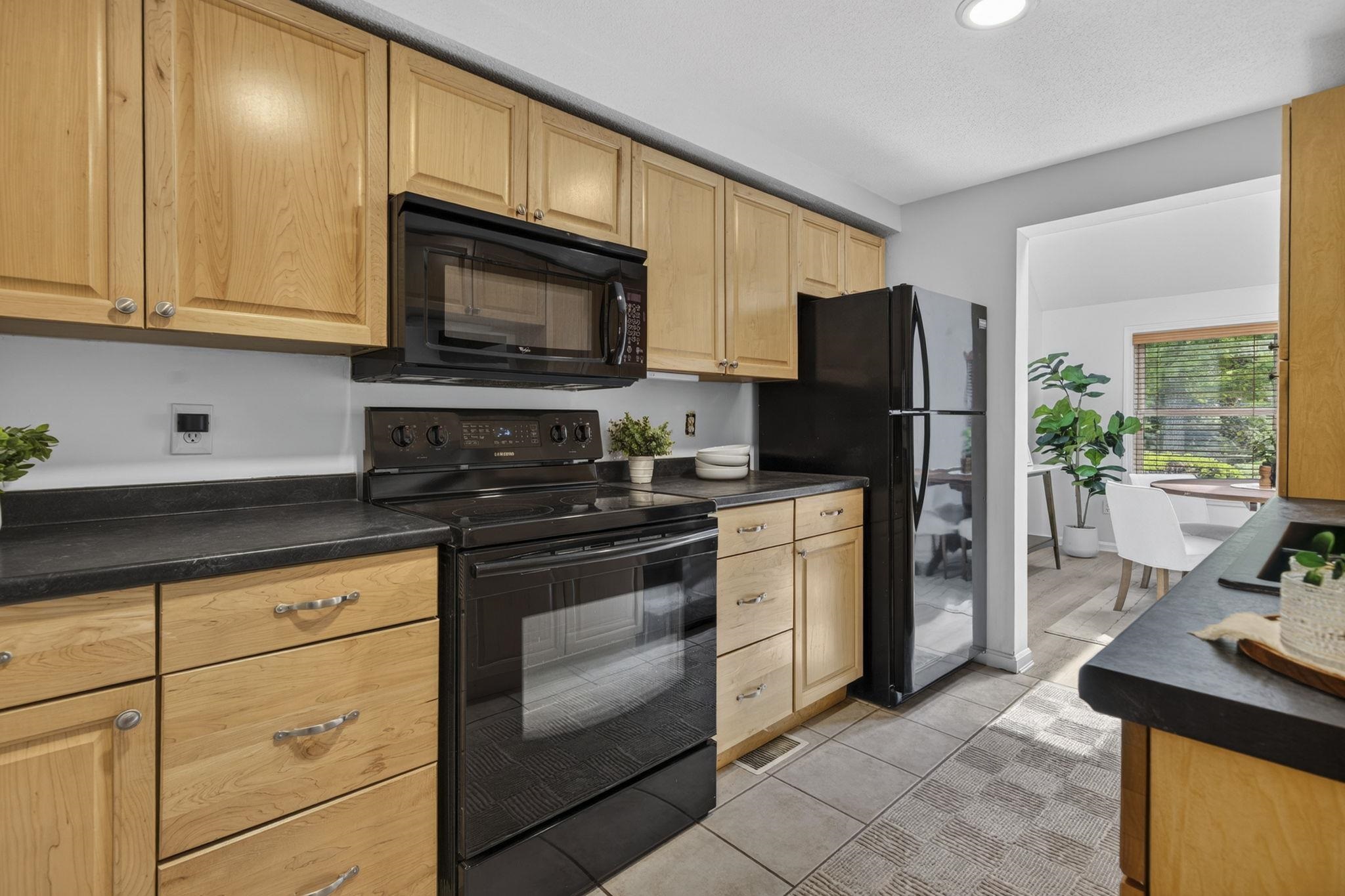 37 Stacey Circle Windham, NH 03087 - Photo 12 of 41