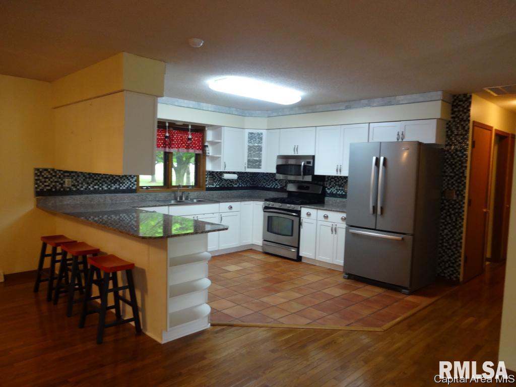 2864 Hilltop Road Springfield, IL 62712 - Photo 8 of 36
