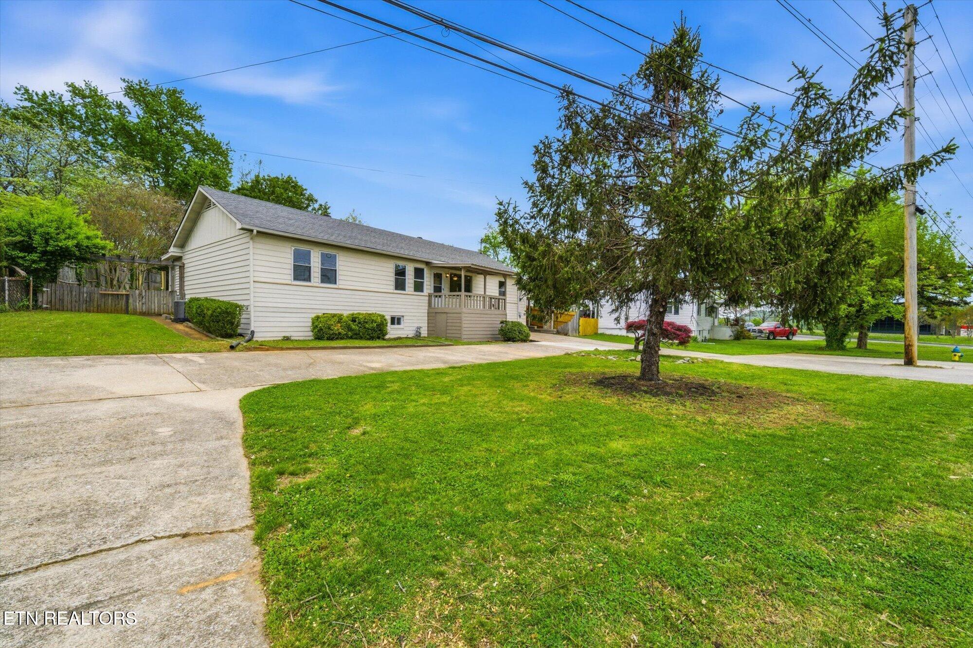 144 North Illinois Avenue Oak Ridge, TN 37830 - Photo 2 of 35 02-144-N-Illinois-Ave-Oak-Ridge-TN-2