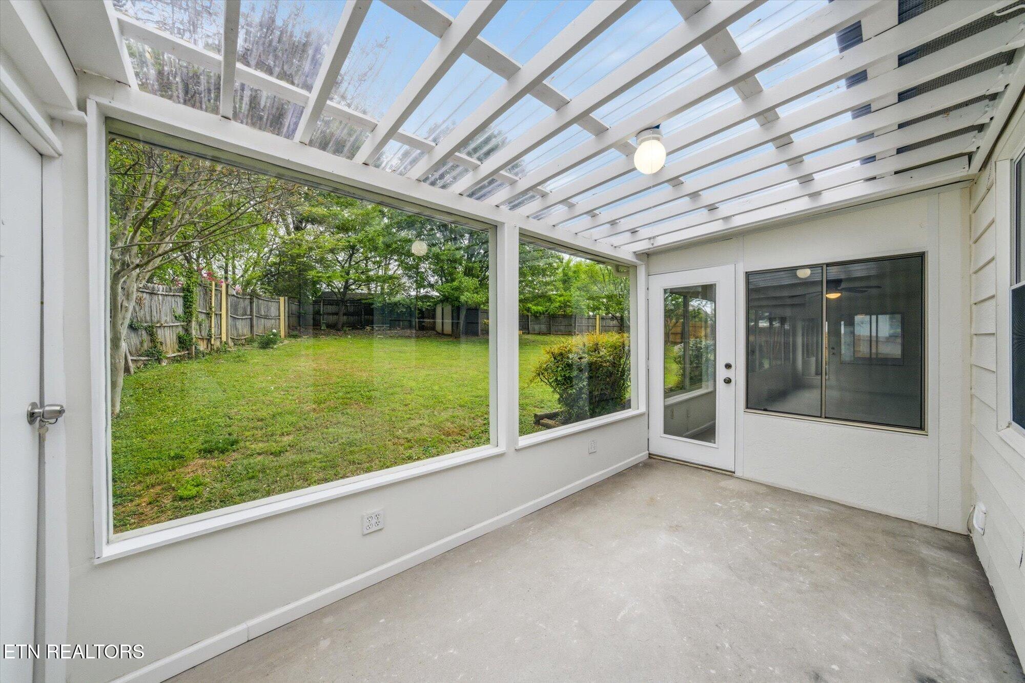 144 North Illinois Avenue Oak Ridge, TN 37830 - Photo 26 of 35 Sunroom1