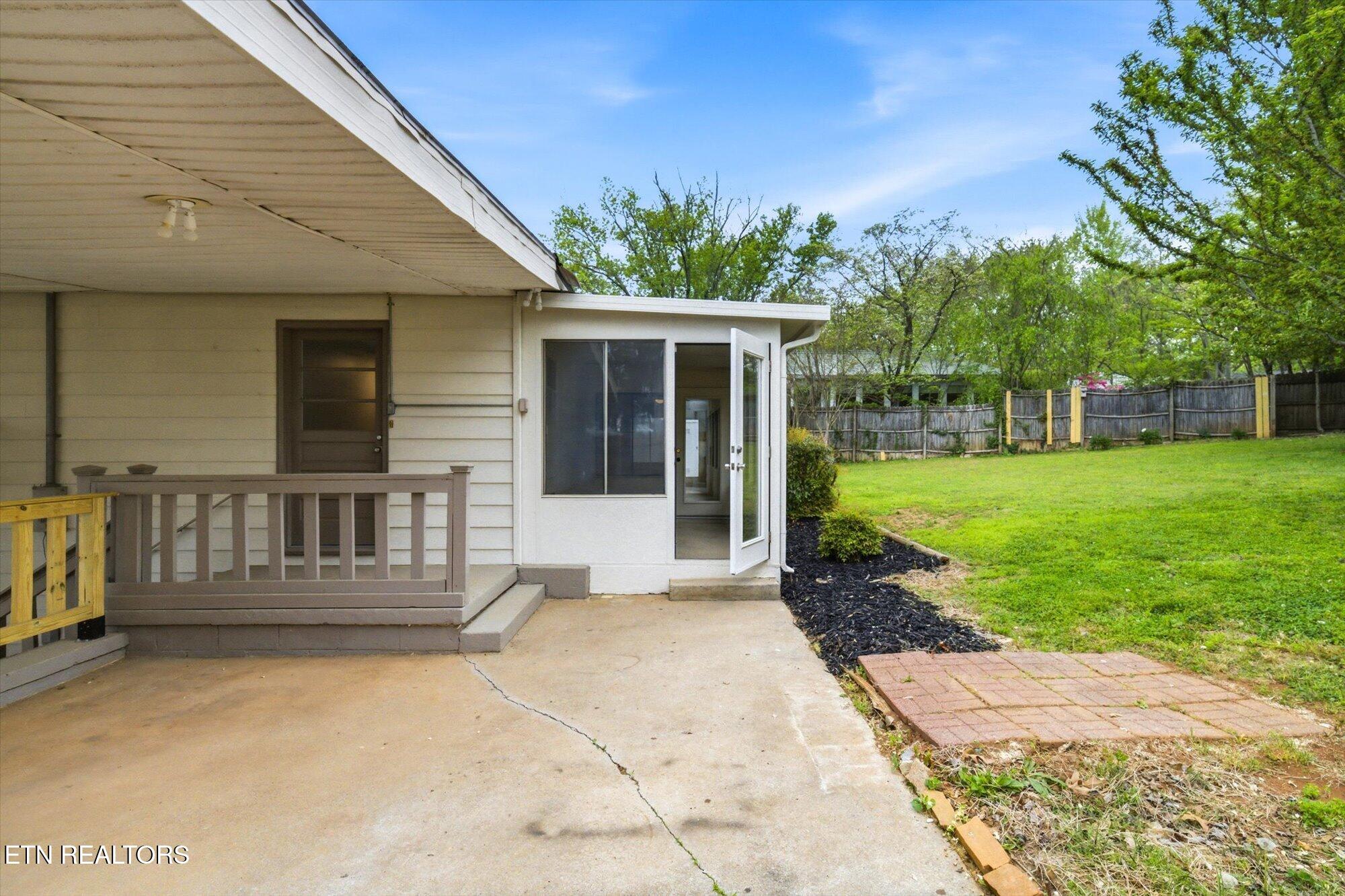 144 North Illinois Avenue Oak Ridge, TN 37830 - Photo 29 of 35 Side Porch