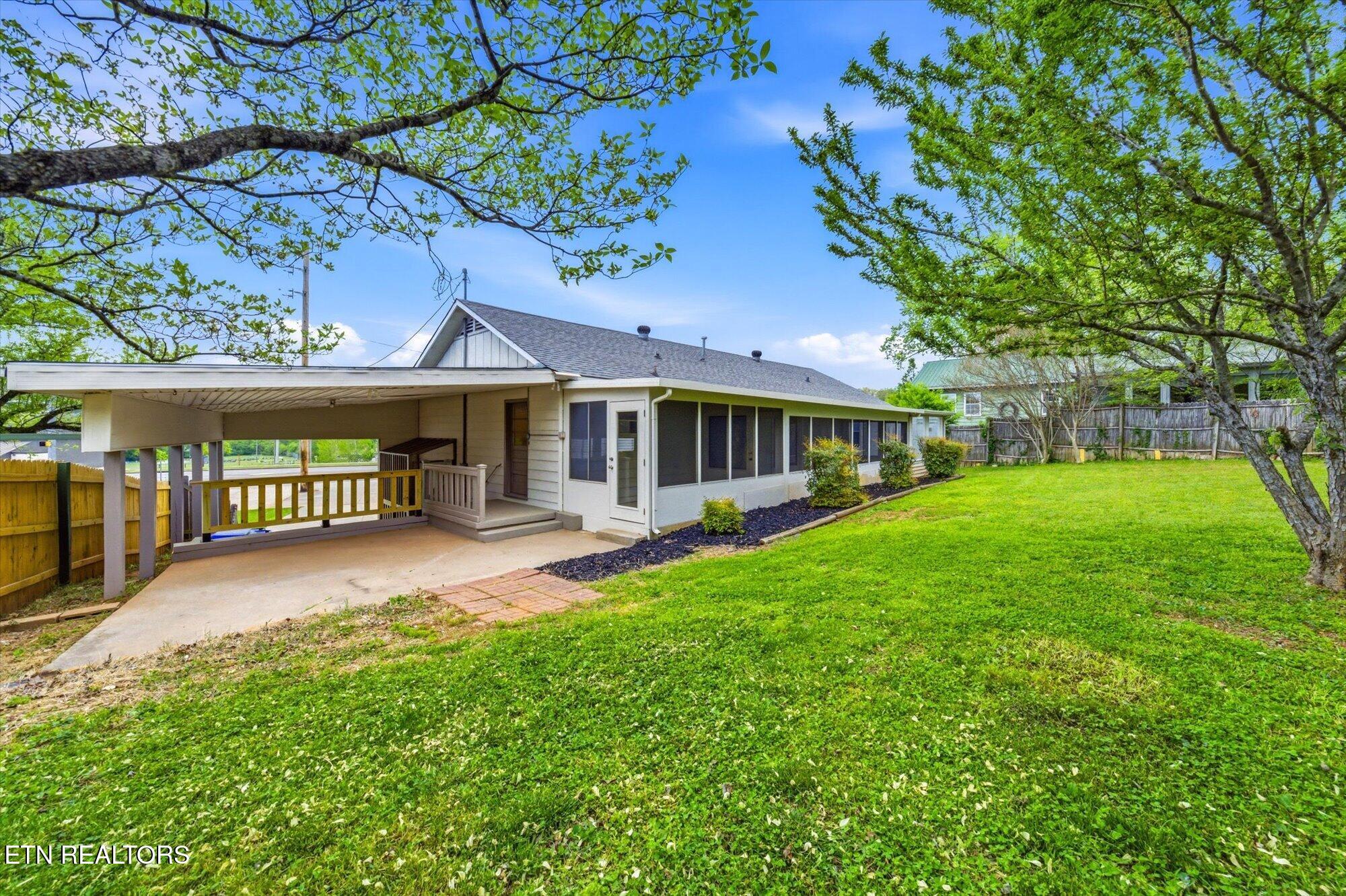 144 North Illinois Avenue Oak Ridge, TN 37830 - Photo 31 of 35 Backyard