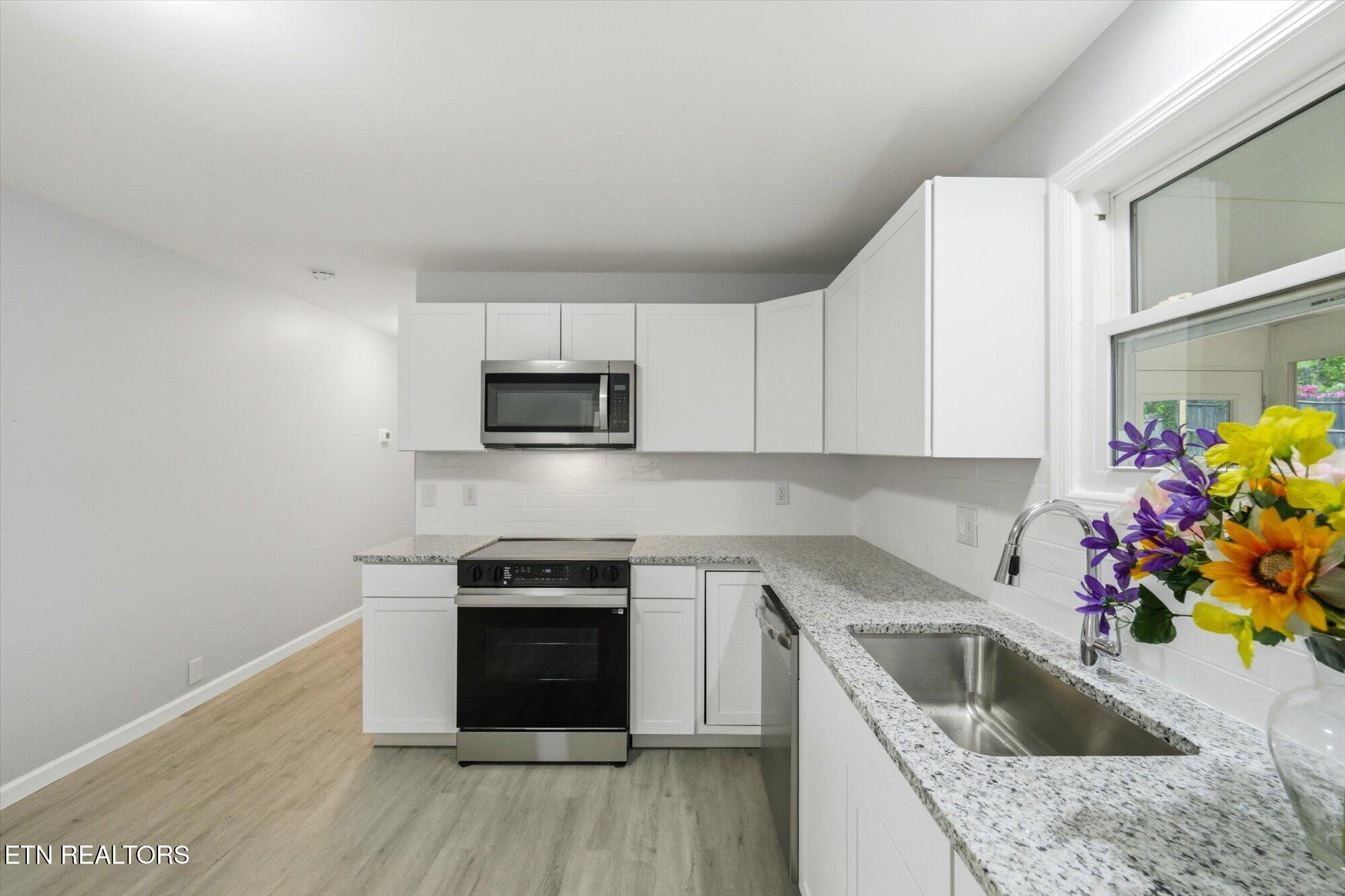 144 North Illinois Avenue Oak Ridge, TN 37830 - Photo 8 of 35 Kitchen2