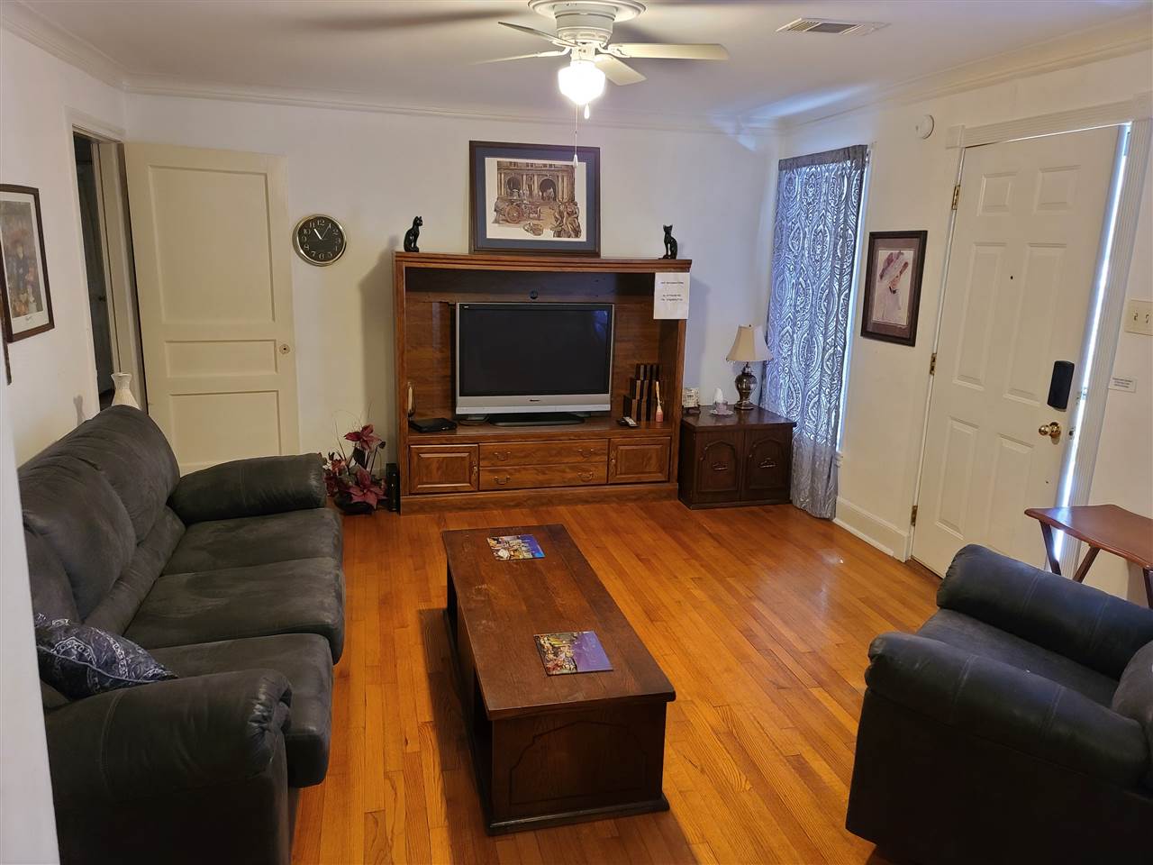 3732 Healey Road Memphis, TN 38111 - Photo 2 of 11 a living room with furniture and a flat screen tv