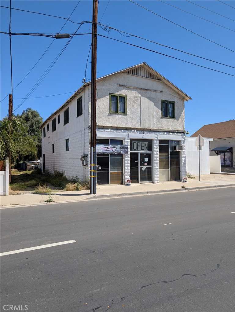 1071 Center Street Riverside, CA 92507 - Photo 2 of 20