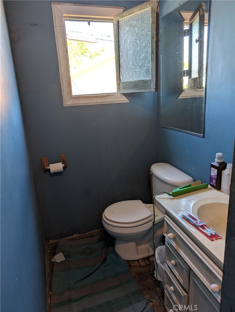 1071 Center Street Riverside, CA 92507 - Photo 5 of 20