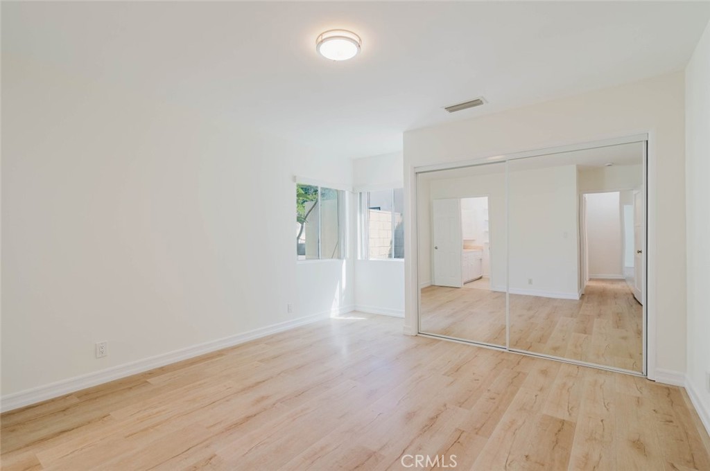 2007 West Kenneth Road Glendale, CA 91201 - Photo 22 of 38
