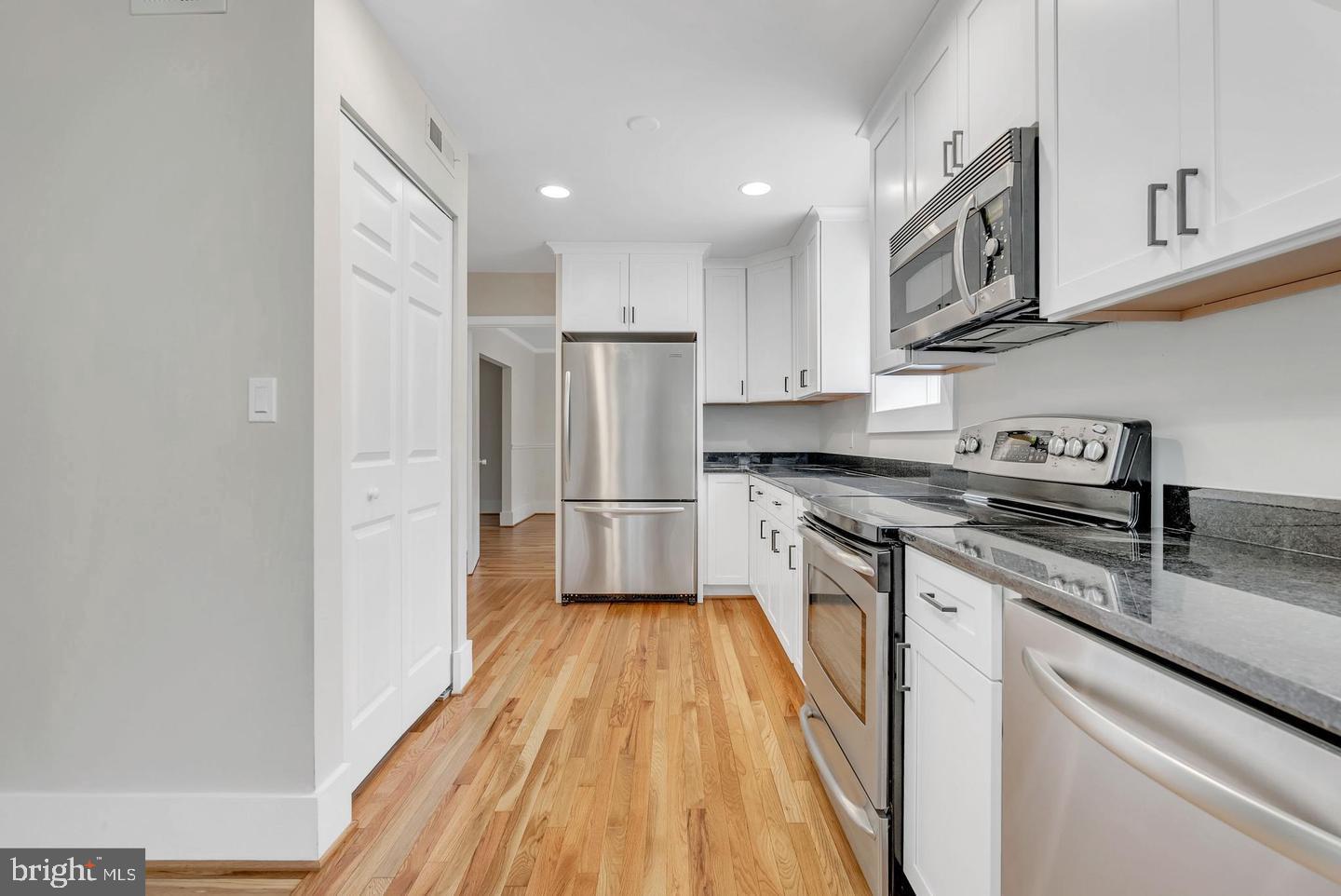 10911 Chandler Road Potomac, MD 20854 - Photo 14 of 58 Kitchen