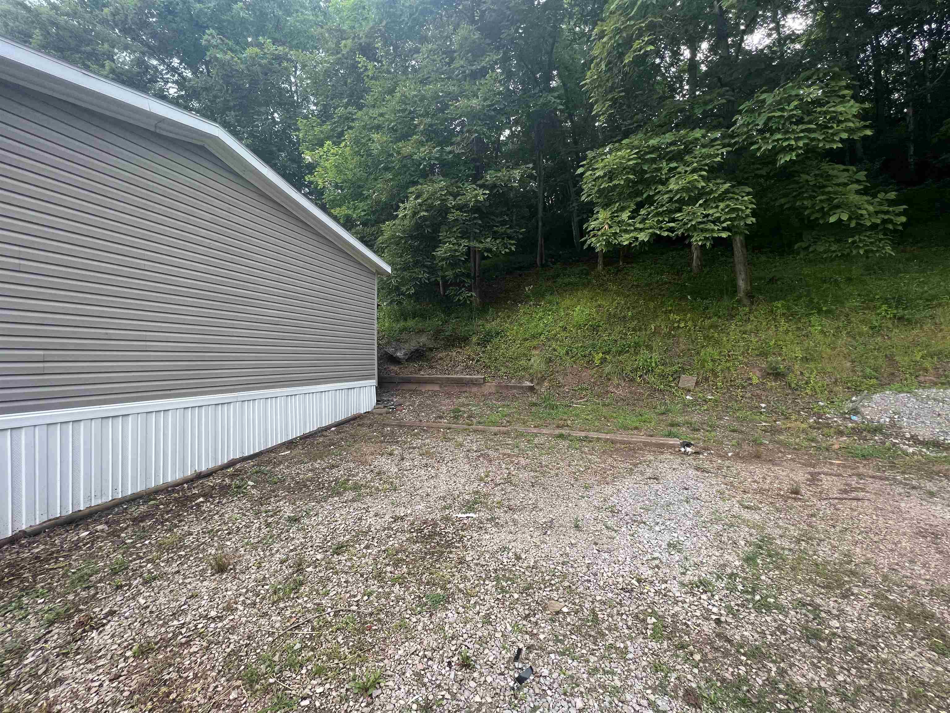 871 Co Rte 7/3 Charleston, WV 25312 - Photo 23 of 28