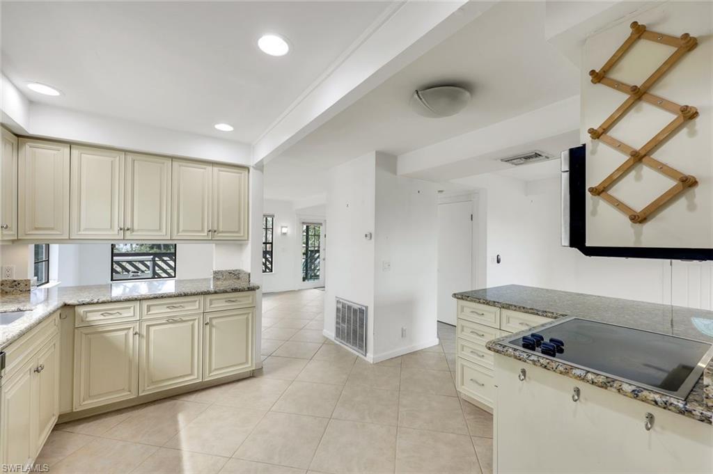 9780 Vanderbilt Drive Naples, FL 34108 - Photo 9 of 29 Gallery Image 9