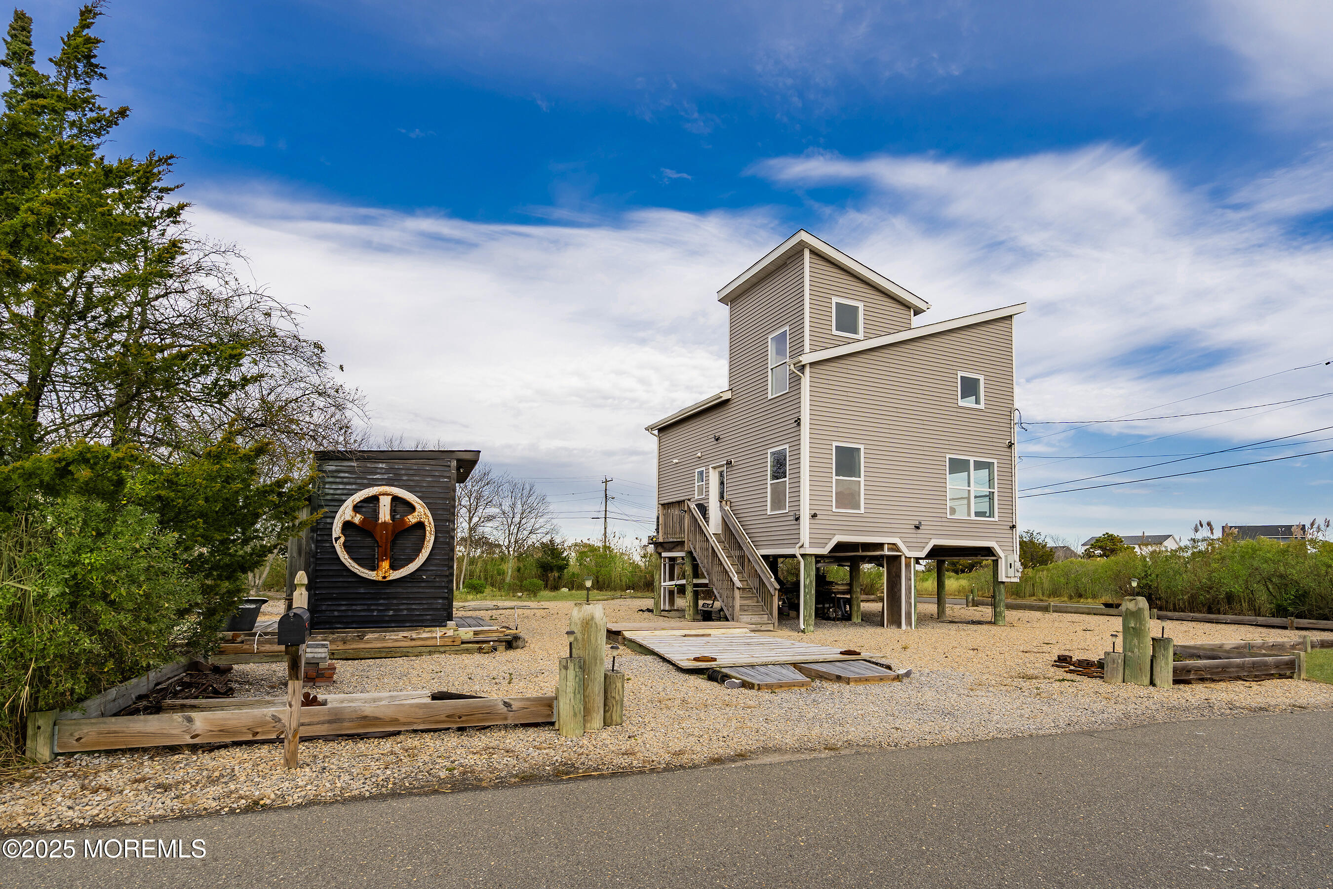 a sign board with buildings in the background