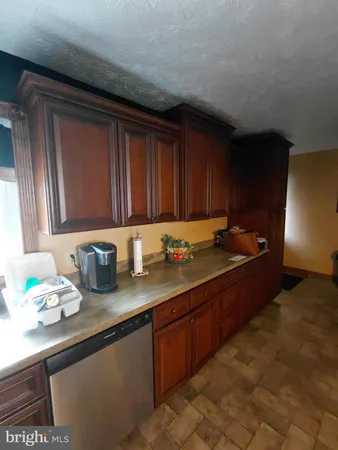 $399,999 | 1 Pepsi Lane, Petersburg, WV 26847