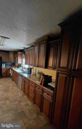 $399,999 | 1 Pepsi Lane, Petersburg, WV 26847