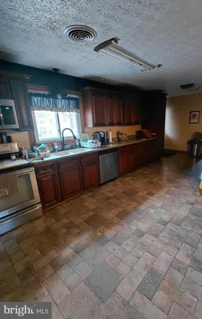 $399,999 | 1 Pepsi Lane, Petersburg, WV 26847