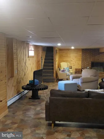 $399,999 | 1 Pepsi Lane, Petersburg, WV 26847