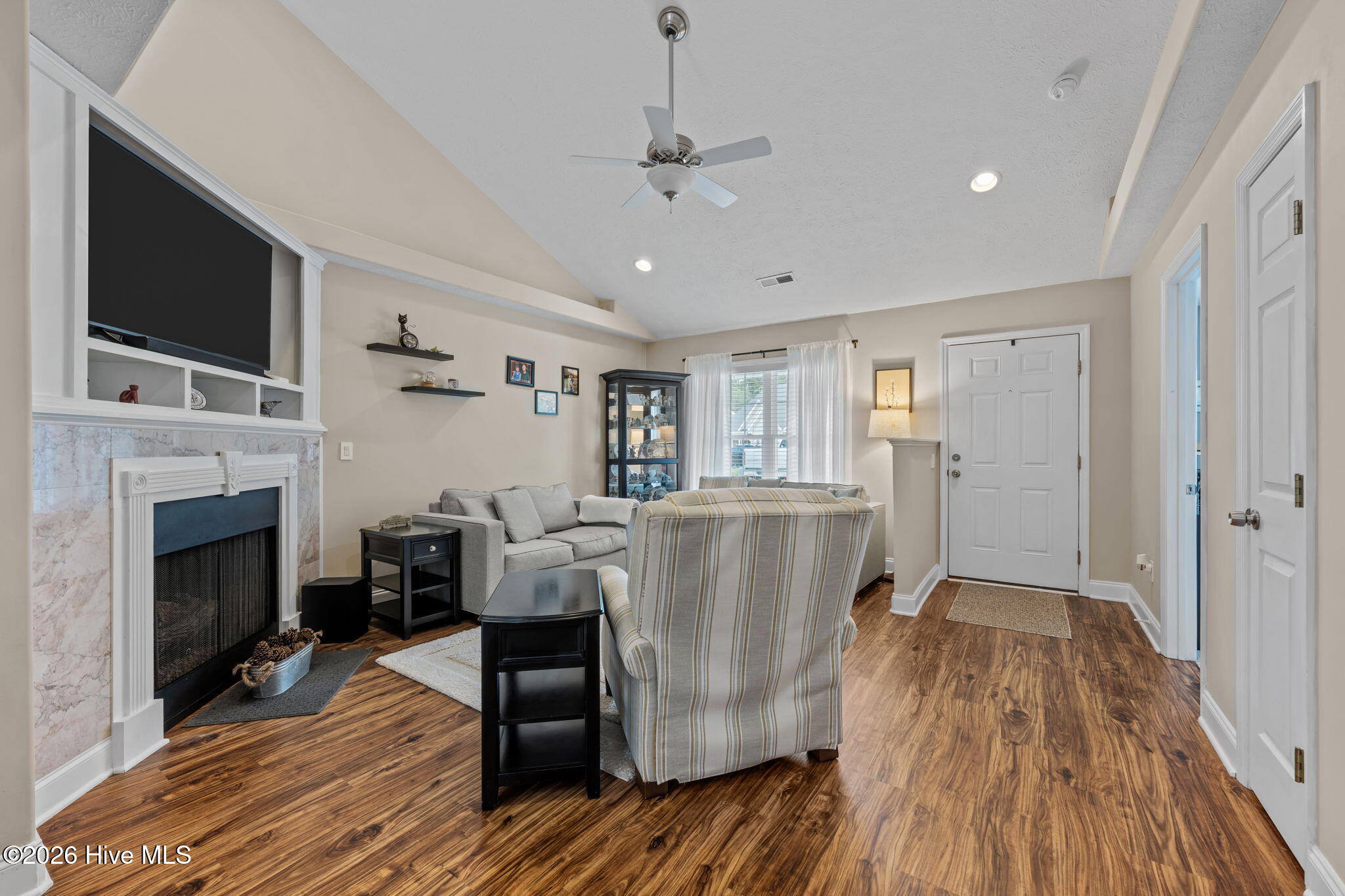 412 Neuchatel Road New Bern, NC 28562 - Photo 7 of 43 Living Area