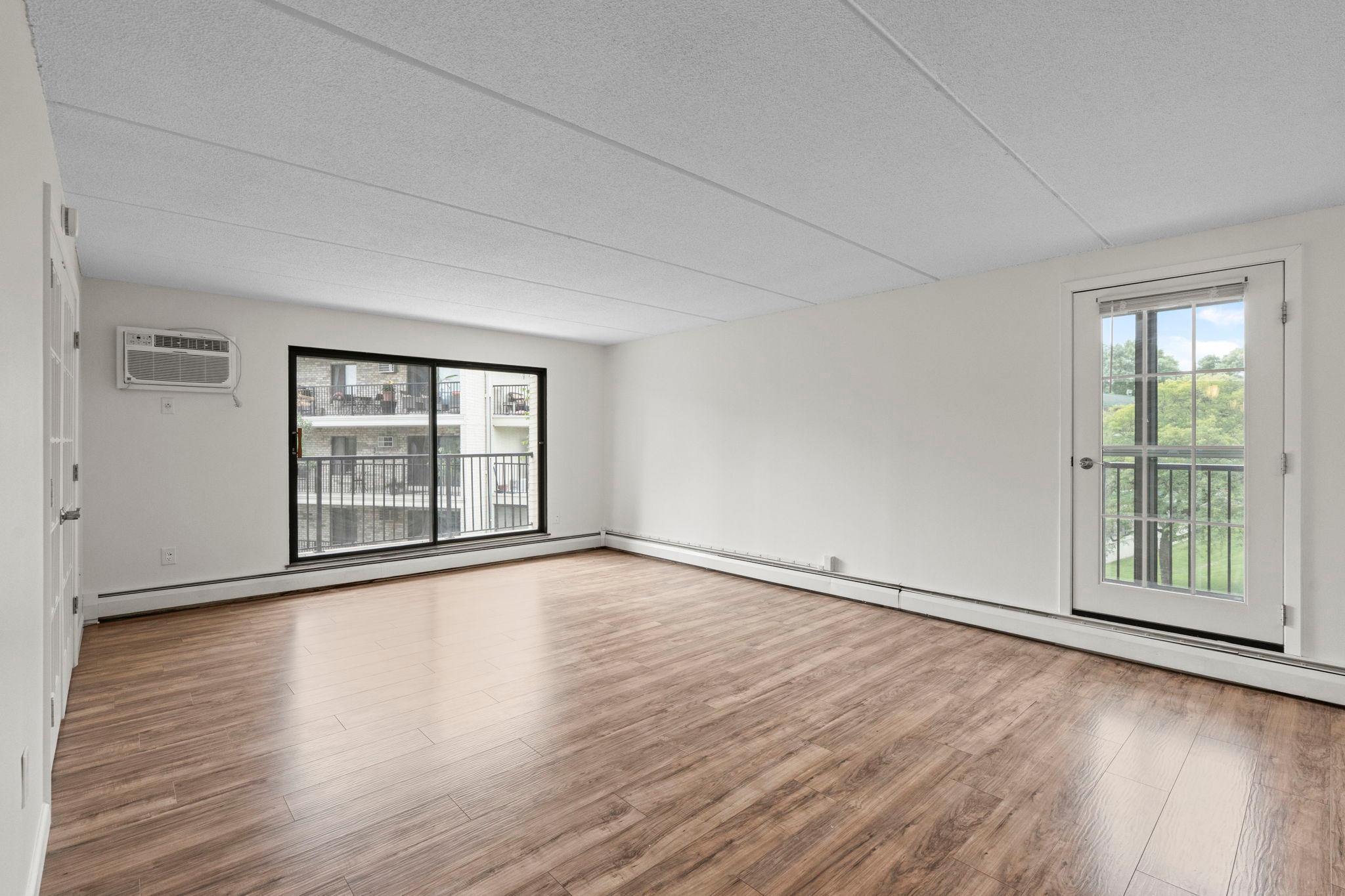 10411 Cedar Lake Road, Unit 419 Minnetonka, MN 55305 - Photo 3 of 58