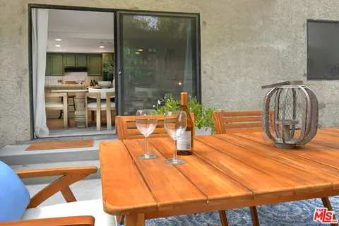 $1,085,000 | 22522 Avenue San Luis, Woodland Hills, CA 91364