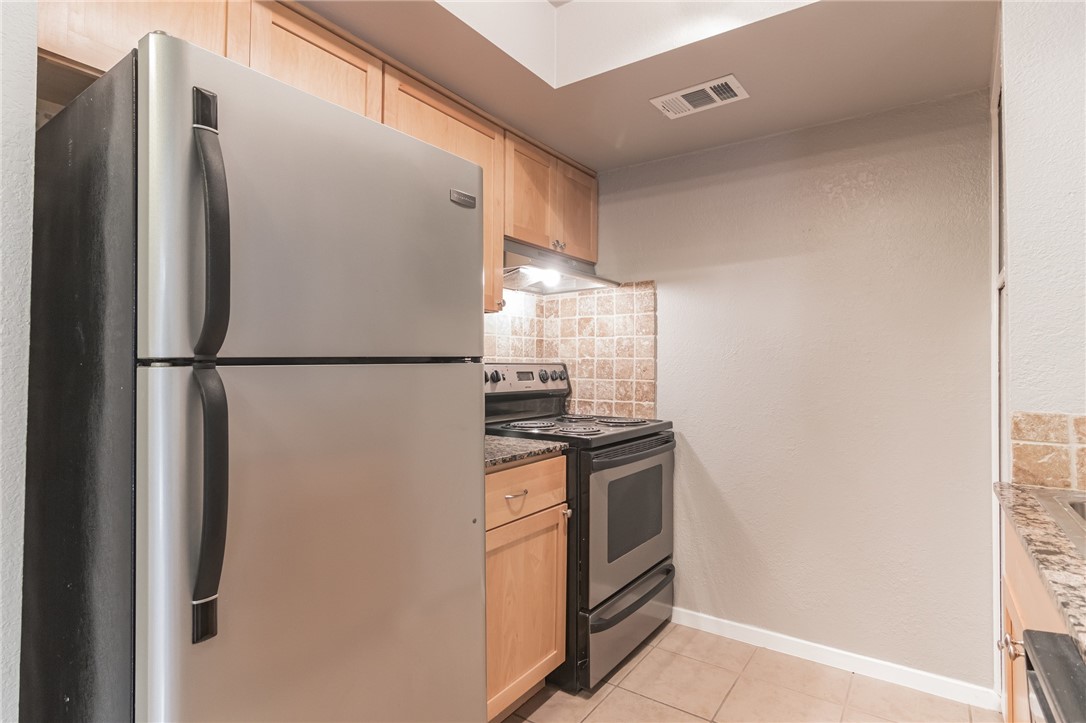 3627 Menchaca Road, Unit 112 Austin, TX 78704 - Photo 8 of 25 Fridge conveys.