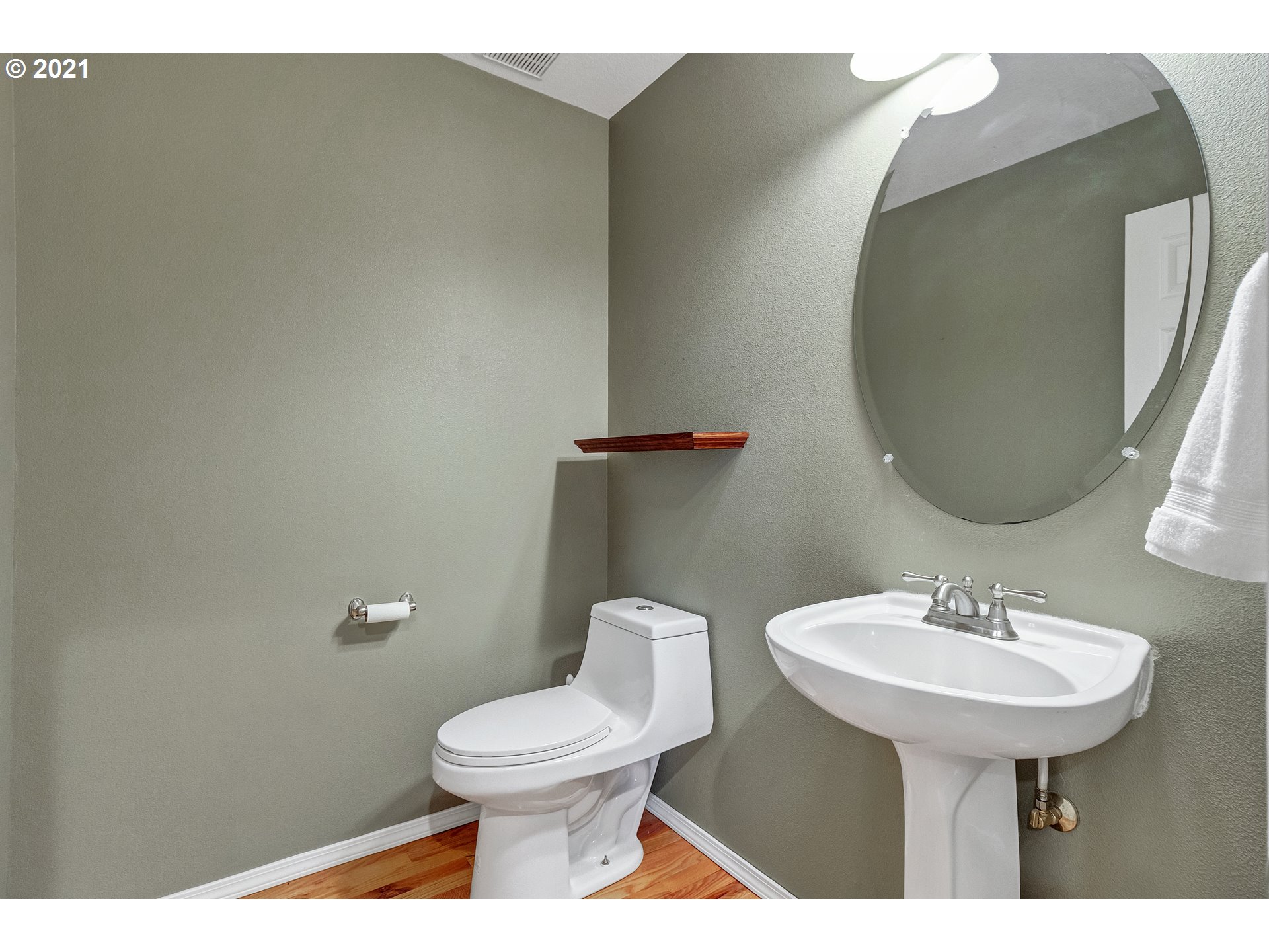 22020 Southwest Grahams Ferry Road, Unit D Tualatin, OR 97062 - Photo 14 of 31 Gallery Image 14