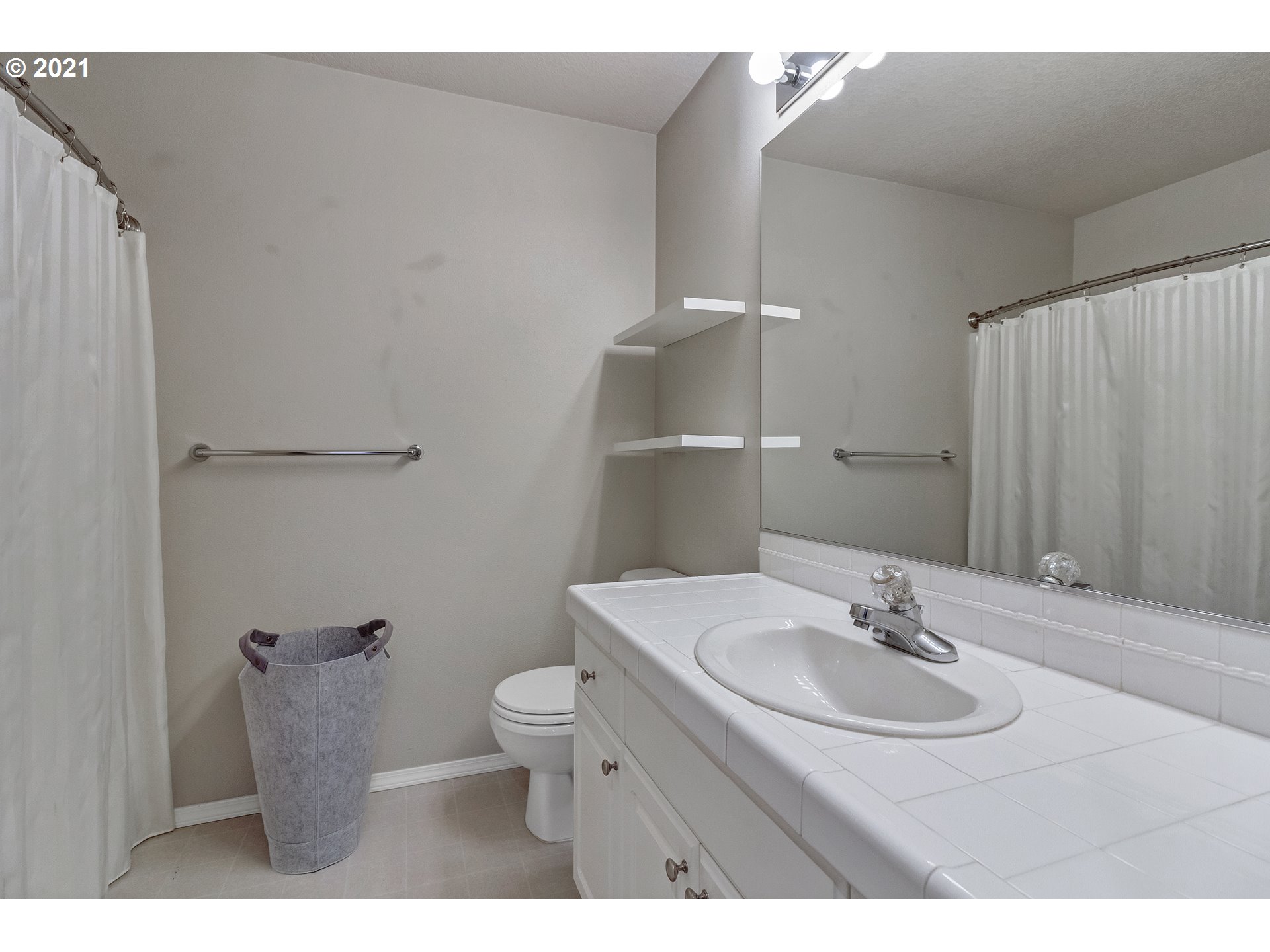 22020 Southwest Grahams Ferry Road, Unit D Tualatin, OR 97062 - Photo 24 of 31 Gallery Image 24