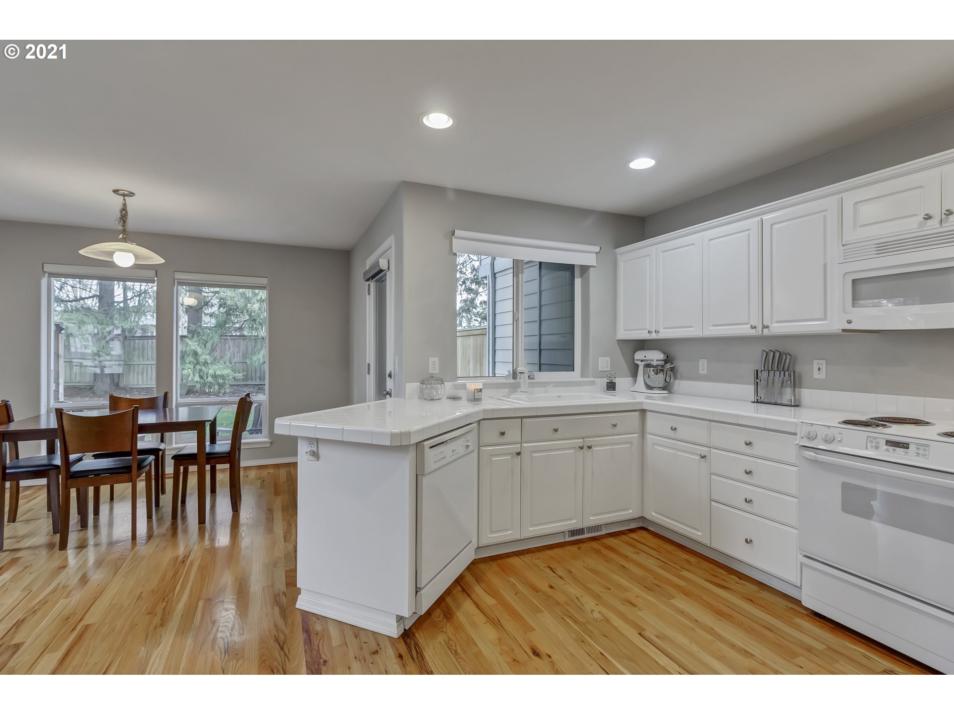 22020 Southwest Grahams Ferry Road, Unit D Tualatin, OR 97062 - Photo 10 of 31 Gallery Image 10