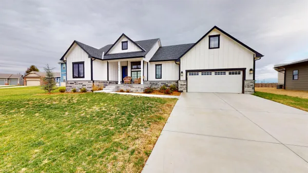 $315,000 | 5230 North Colonial Avenue, Bel Aire, KS 67226