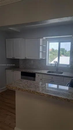 $2,100 | 2415 Lincoln Street, Unit 307, Hollywood, FL 33020