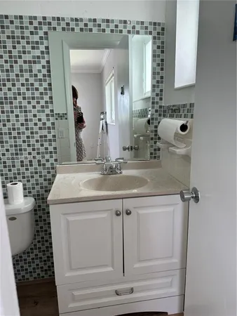 $2,100 | 2415 Lincoln Street, Unit 307, Hollywood, FL 33020