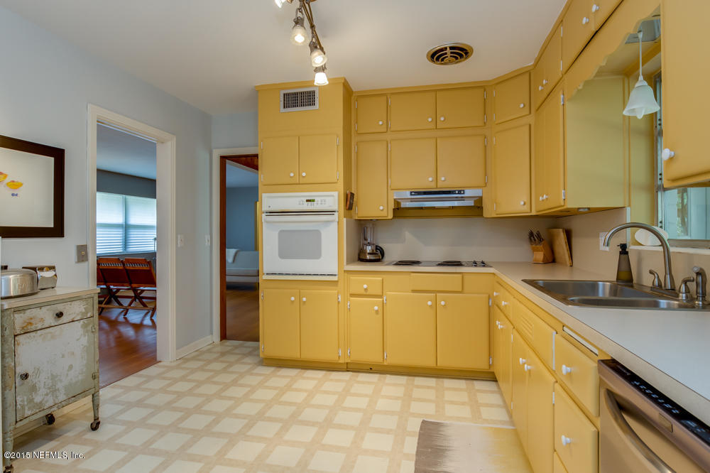 3639 Hilliard Road Jacksonville, FL 32217 - Photo 10 of 25 11 Kitchen