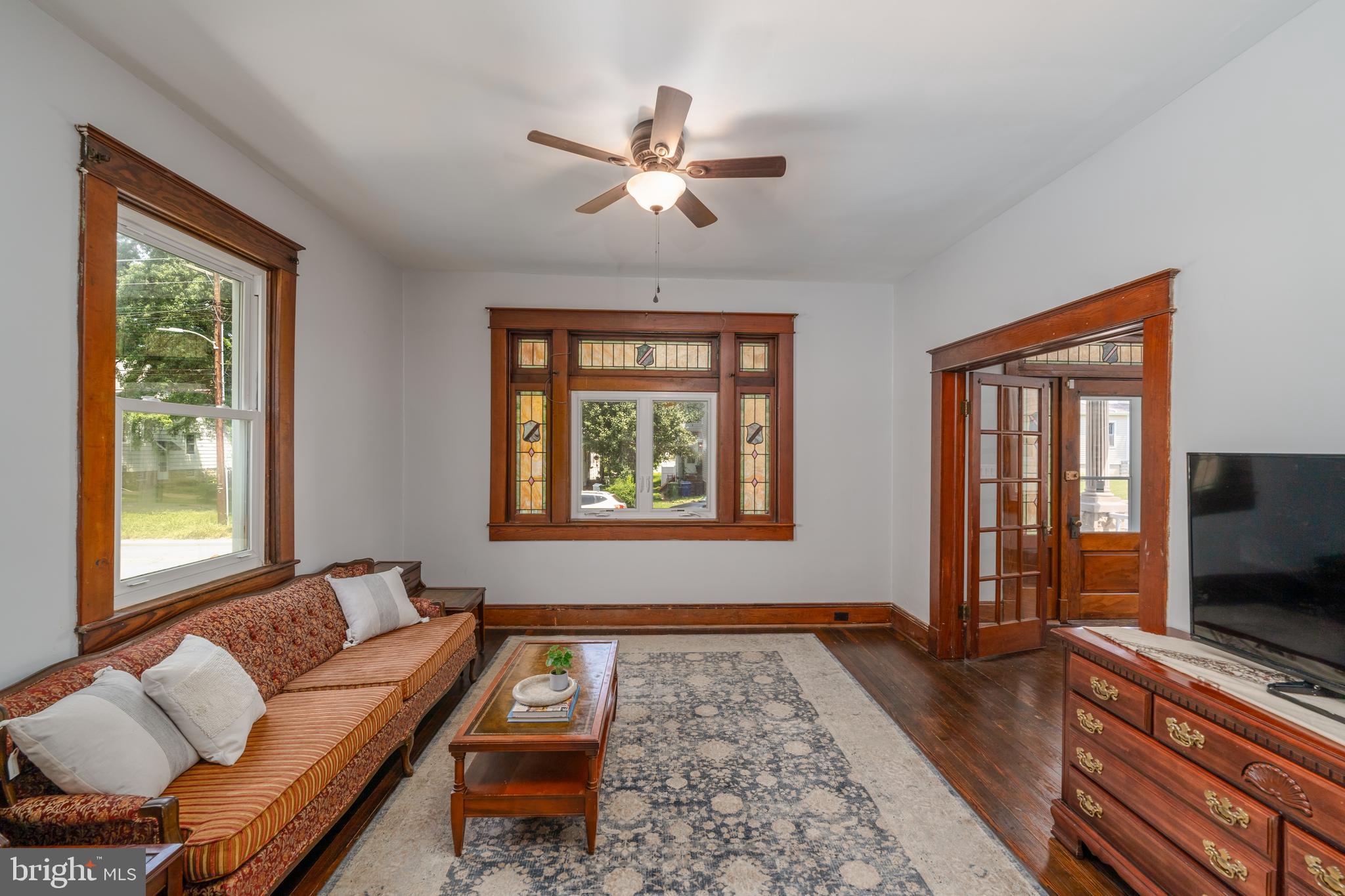 4603 White Avenue Baltimore, MD 21206 - Photo 7 of 39 Spacious Living Room