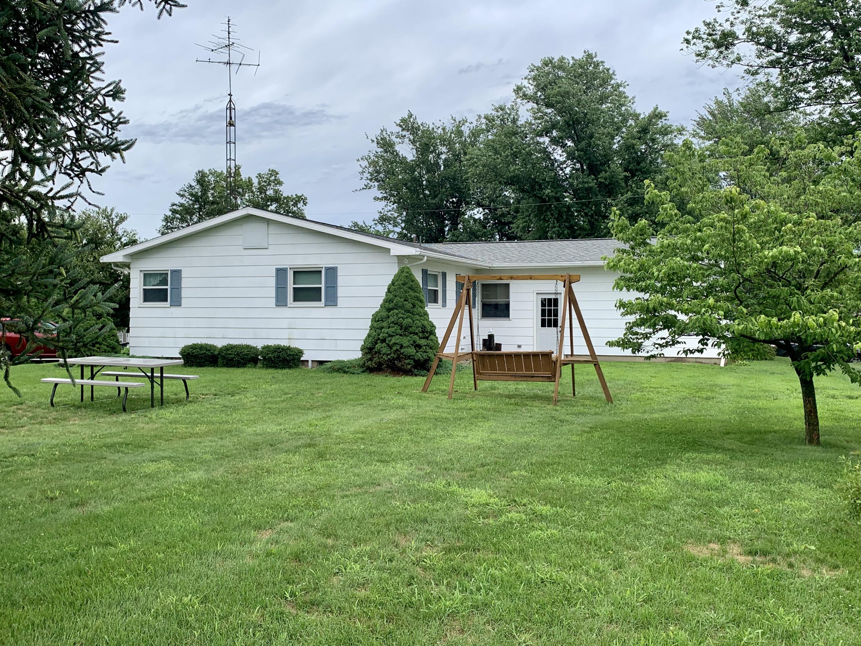 905 West Shore Road Bronson, MI 49028 - Photo 5 of 27 Back of home