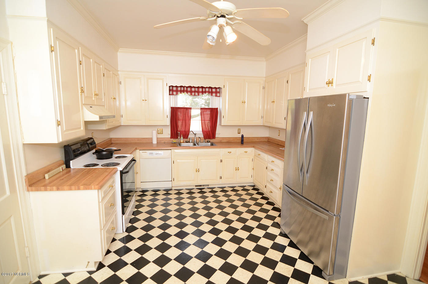 8858 Robbins Road, Unit A Rocky Mount, NC 27803 - Photo 8 of 29 6 Kitchen