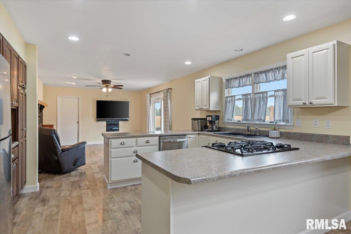 9 Acadia Court Springfield, IL 62712 - Photo 12 of 46